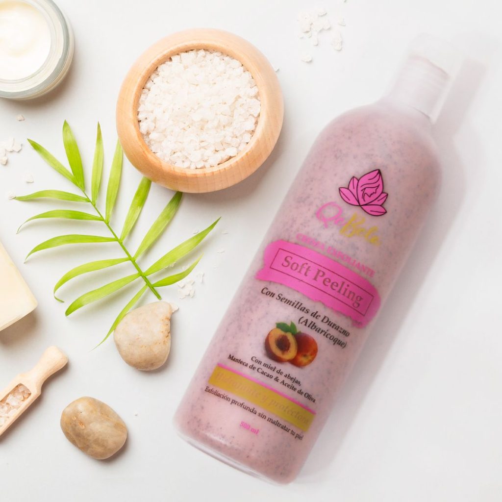 crema exfoliante con semillas de durazno qebela